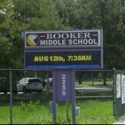 Майка прегази малката си дъщеричка докато я оставя на училище