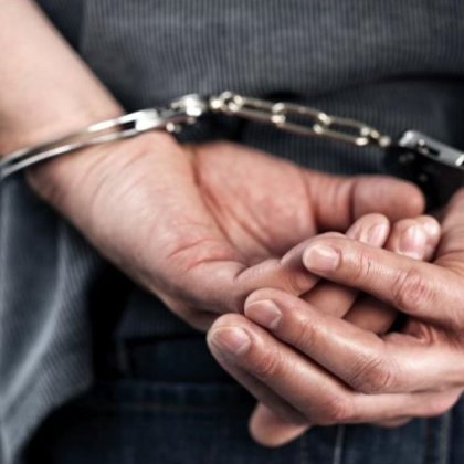 Ракитовски полицаи заловиха млад мъж извършил грабеж Снощи на улица в