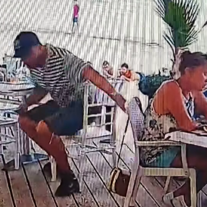 Издирват мъж откраднал чантата на жена в морско заведение В социалната