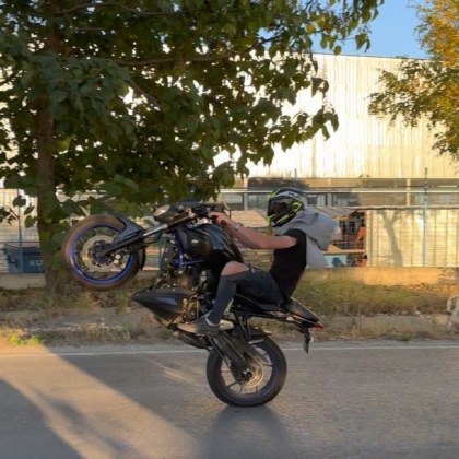 Приятели на моториста Константин Стефанов който пострада тежко при катастрофа в