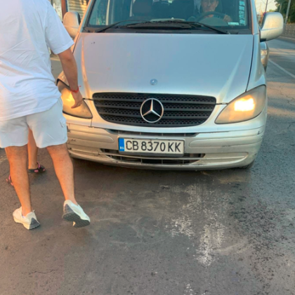 Този налетя на бой на познат с бебе в колата, а после избяга