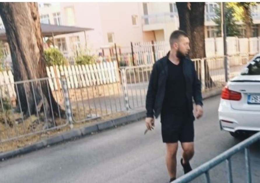 Задържаха мъж, заплашил с нож пловдивчанка заради кучето ѝ