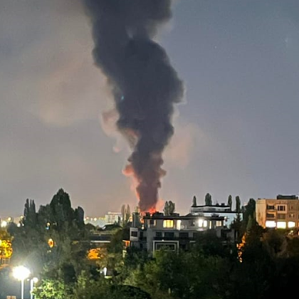 Пожар е възникнал тази вечер между столичните квартали Христо Ботев