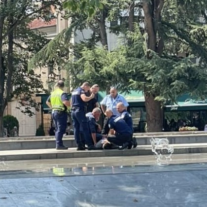 Анонимен потребител на социалната мрежа Facebook твърди че седем служители