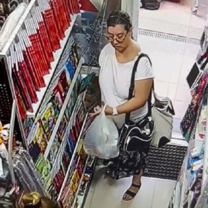 Столичанка нагло сложи книжка в гащите си и си тръгна