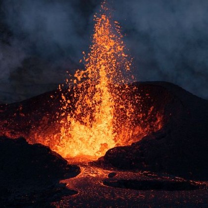 Вулкан изригна на руския полуостров Камчатка рано сутринта в неделя