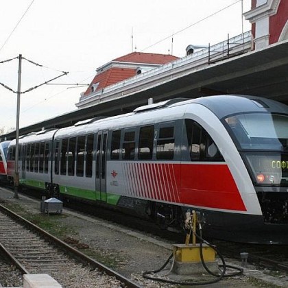 За поредица отменени и закъснели влакове съобщиха на своята интернет