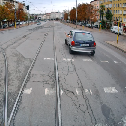 Куриозен момент на софийски булевард бе уловен на видео Шофьор на