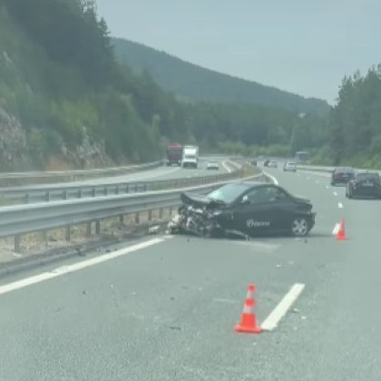 Автомобил катастрофина на АМ Струма преди село Студена посока София