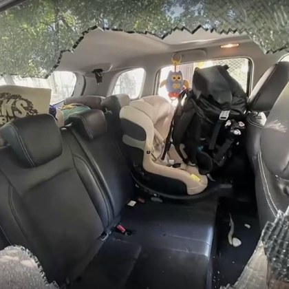 Семейство с бебе живее в страх заради съседски тормоз обиди