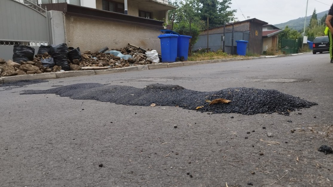 Легнал полицай от ново поколение изуми столичани. Пътното съоръжение има