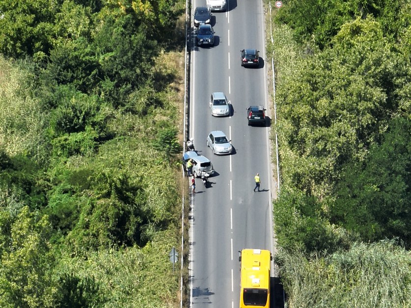 Катастрофа е станала днес на Околовръстното на Пловдив. Лек автомобил