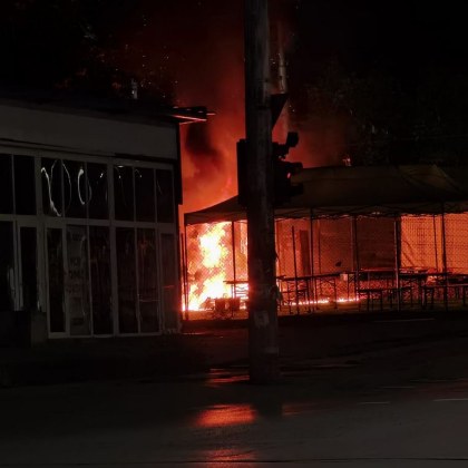 Пожар е избухнал тази нощ в столичния квартал Люлин алармират