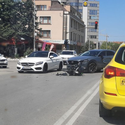 Катастрофа с моторист в София