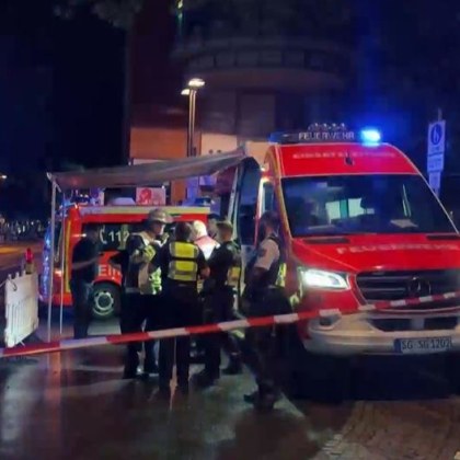 Атака в Германия Мъж напада с нож посетители на празник