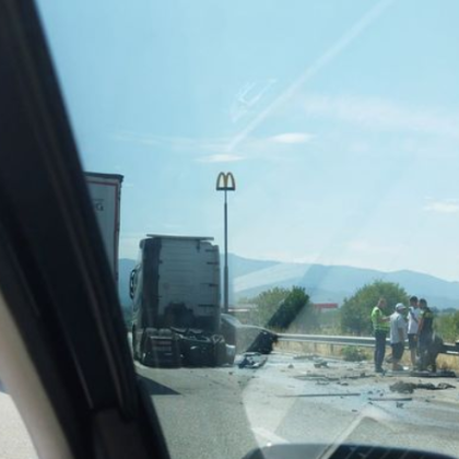 Катастрофа затруднява движението по АМ Струма към ГКПП Кулата алармираг