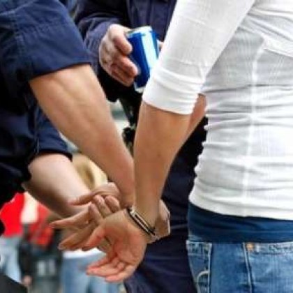 Непълнолетно момиче е установено като извършител на грабеж В петък