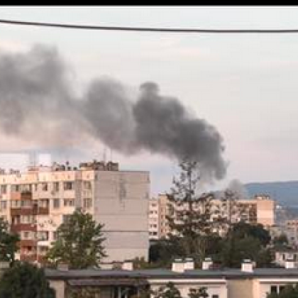 Пожар е избухнал рано тази сутрин в София алармират граждани