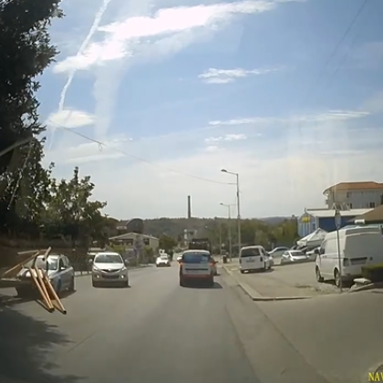 Инцидент с разсеян водач във Велико Търново Шофьор се блъсна