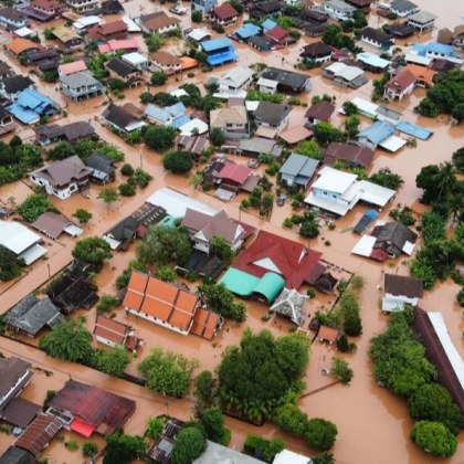 Внезапни наводнения и кални свлачища в Тайланд предизвикани от мусонните