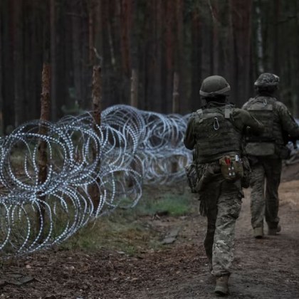 Украйна обвини съседен Беларус близък съюзник на Русия че струпва