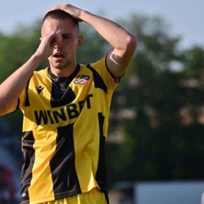 Централният нападател Мартин Секулич ще продължи кариерата си в руския