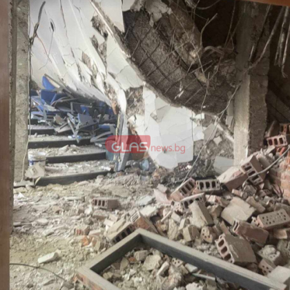 Остава тежко състоянието на работника който пострада след като част