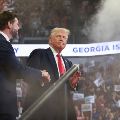 Пред Асоциацията на националната гвардия на Съединените щати в Детройт бившият