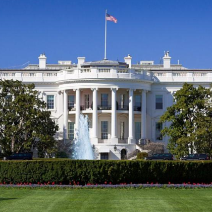 Бивш президент на САЩ и няколко членове на Конгреса са