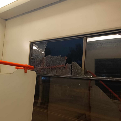 Деца потрошиха превозно средство от градския транпорт на София алармират