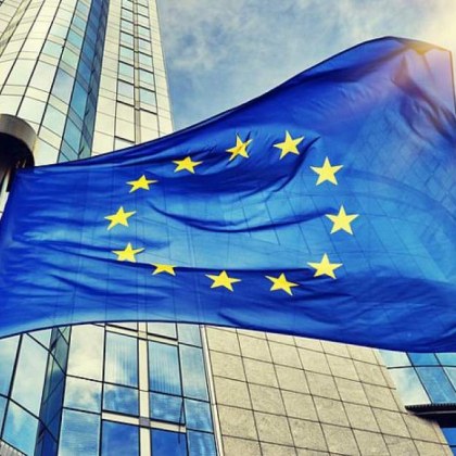 Екатерина Захариева и Юлиян Попов са кандидатите за еврокомисар Захариева