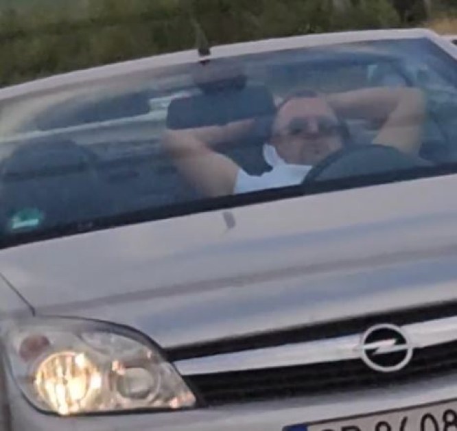 Ще има ли наказание за мъжа, шофирал без ръце?