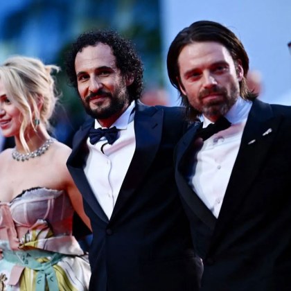 Филмът Стажантът в който Себастиян Стан играе ролята на младия