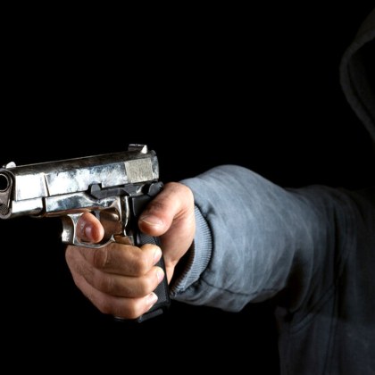 В болница в Истанбул е открита стрелба при която са