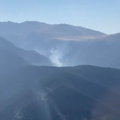 Пожарът под Черни връх Рила се възобновил Това съобщи Петьо