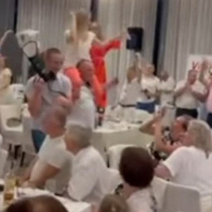 Парти с участието на представители на регионалния противотуморен център в