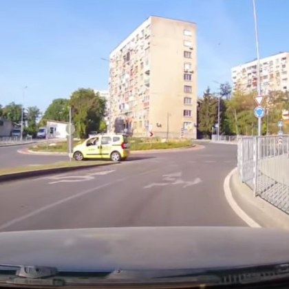 Мъж сподели в социалните мрежи как бураско такси си съкращава