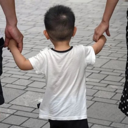 Китай обяви че прекратява практиката да се разрешава осиновяване на