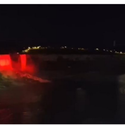 Ниагарският водопад светна в бяло зелено и червено този път