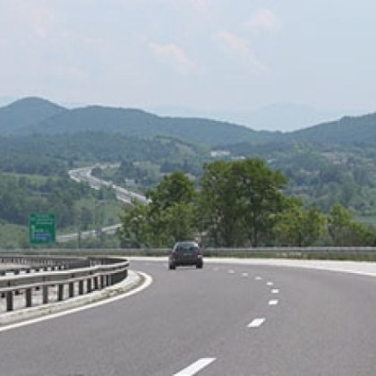 Автобус с пътници се е запалил в движение на АМ