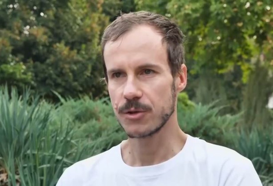 Голямо куче нахапа мъж