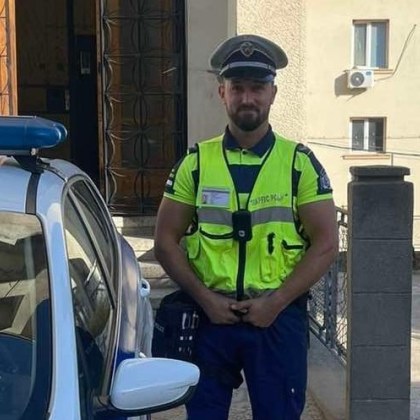 Постъпка на пътен полицай от РУ Тутракан очарова потребителите на социалните