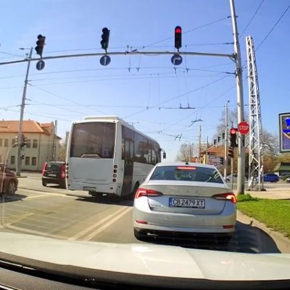 Забранителен сигнал на светофар успя да изнерви водачи в Пловдив