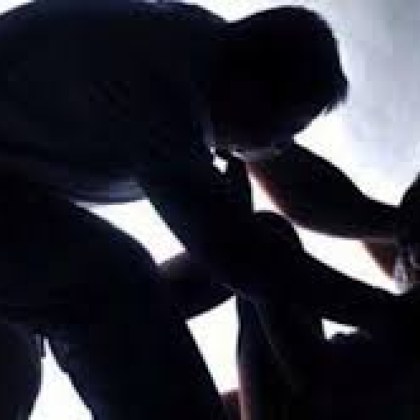 Мъж преби 62 годишна жена за пари в дома ѝ 29 годишният