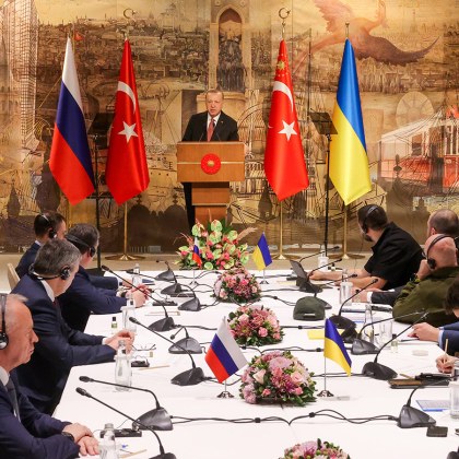 Украйна прекъсна преговорите в Истанбул през 2022 г след консултации