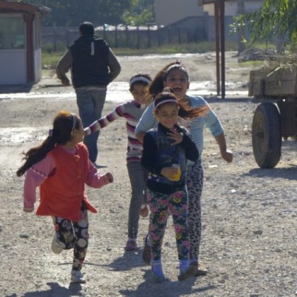 Предизборен цирк: 1200 души "живеят" в празна къща в Стамболийски