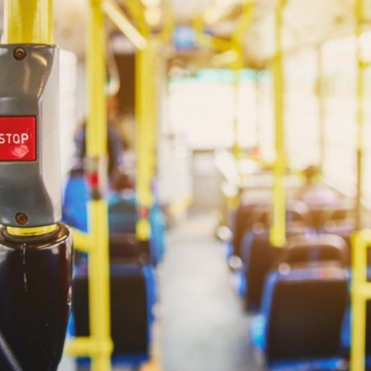 Майка твърди че контрольори са свалили детето й от автобус на