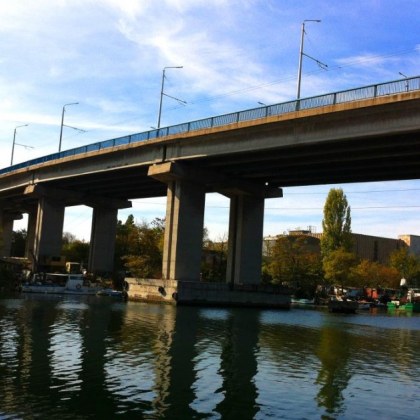 Млад мъж от Варна е скочил от Аспарухов мост рано тази