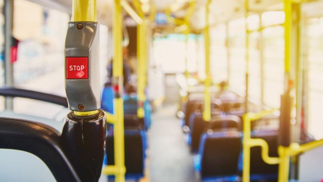 Свалиха дете от автобус във Варна, пътувало без билет заради неработеща машина