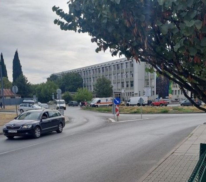 Блъснаха моторист в Стара Загора, пристигна линейка СНИМКИ